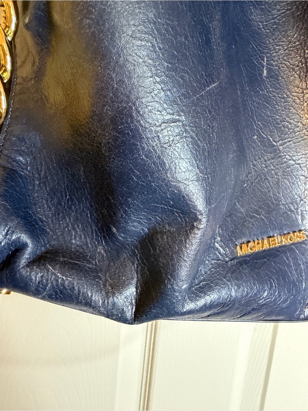 Michael Kors Navy Leather Shoulder Bag with Gold Chain Straps - Picture 8 of 12